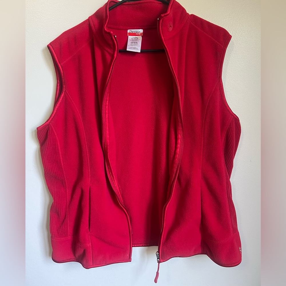 Danskin Now Vest